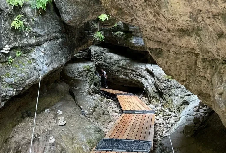 Салтинский подземный водопад