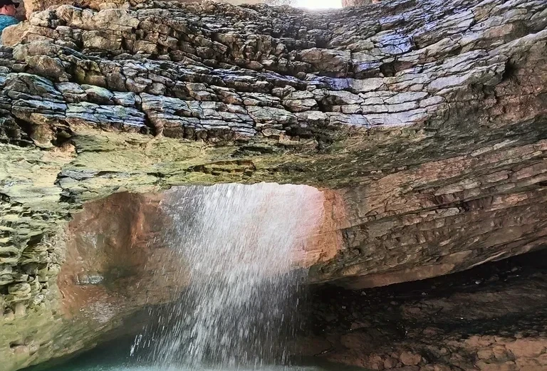 Салтинский подземный водопад 