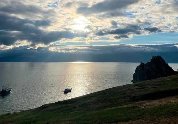 Байкал, о. Ольхон - Шаман-камень)