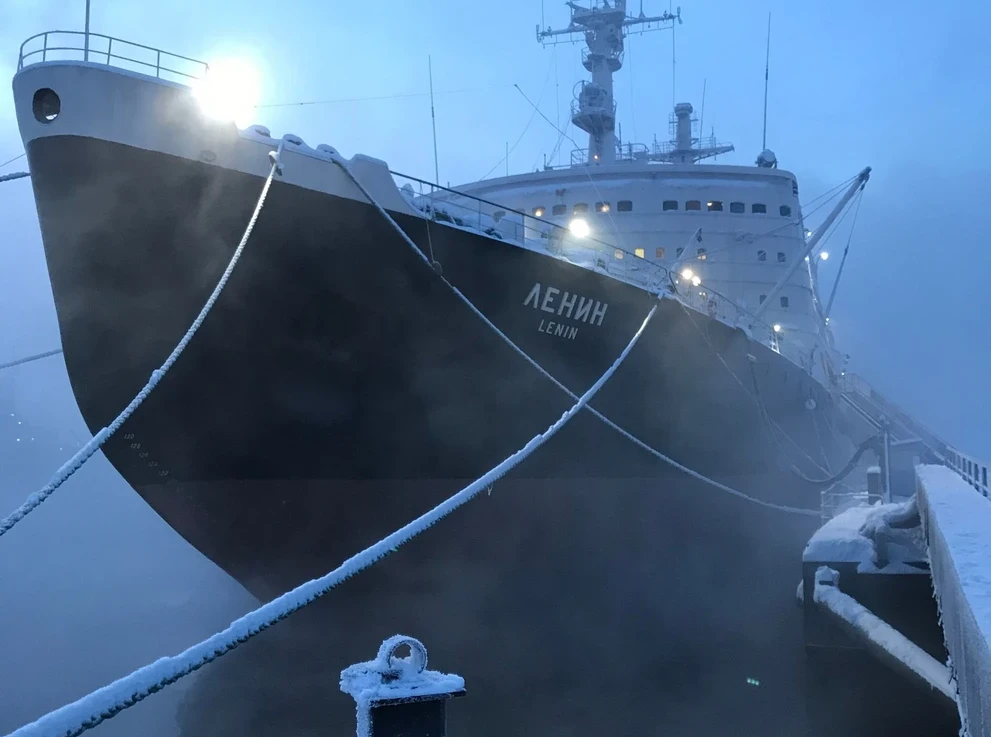 Мурманск зима ледокол.jpg