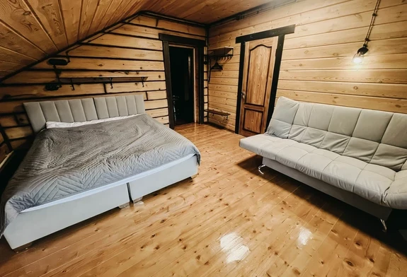 кровати и диван