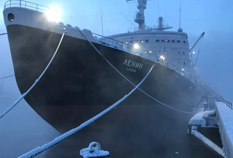 Мурманск зима ледокол.jpg